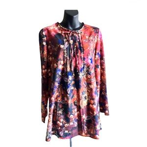 NWT Amelia Floral Tunic Blouse. Size M